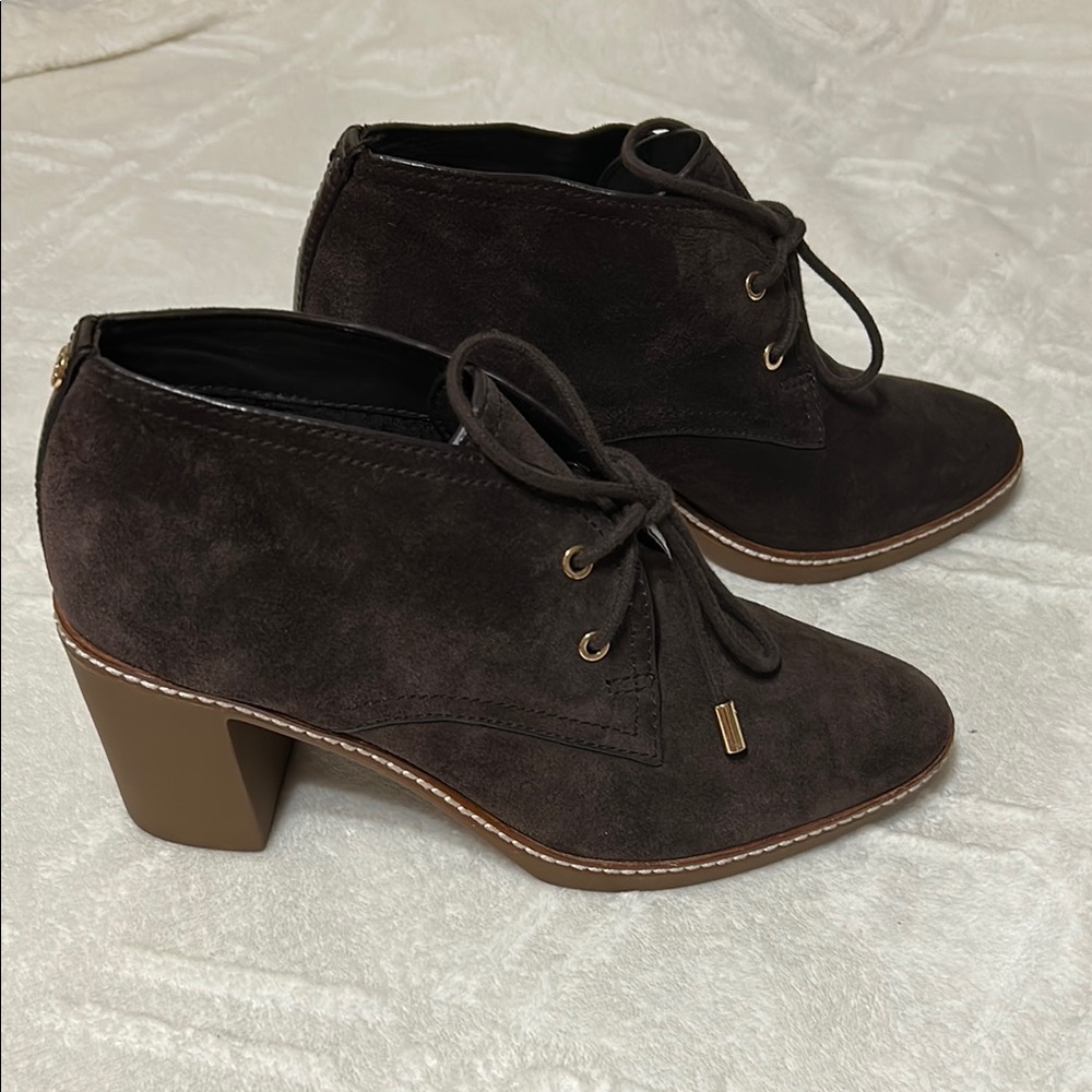 Tory Burch Brown Hillary Shearling Lined Suede Chukka Booties 
Size 10